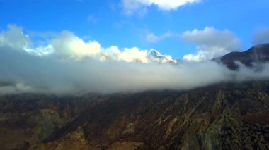 Sunrise Himalaya aralığı, Nepal'in yukarıda