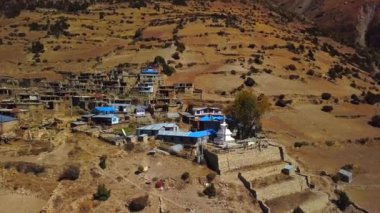 Stupa Himalayalar dron görünümünden hava dan Nepal aralığı