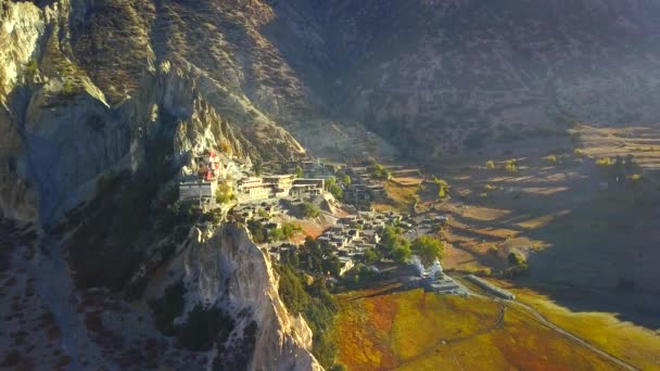 네팔 히말라야 범위에서 피크 위의 일출 — 비디오