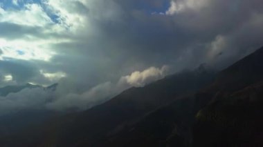 Sunrise Himalaya aralığı, Nepal'in yukarıda