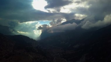 Sunrise Himalaya aralığı, Nepal'in yukarıda