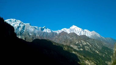 Sunrise Himalaya aralığı, Nepal'in yukarıda