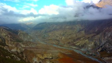 Sunrise Himalaya aralığı, Nepal'in yukarıda