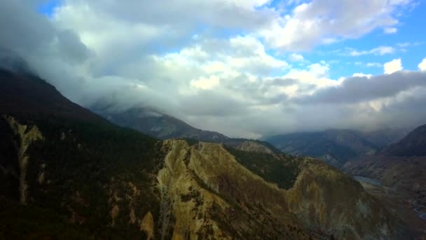Ανατολή ηλίου πάνω από την κορυφή της σειράς Ιμαλάια, το Νεπάλ — Αρχείο Βίντεο