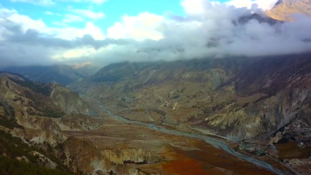 Nascer do sol acima do pico na gama Himalaia, Nepal — Vídeo de Stock