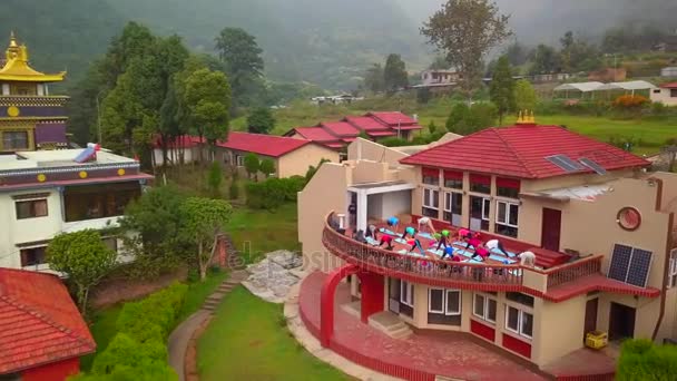 Boeddhistisch klooster, de vallei van Kathmandu, Nepal - 16 oktober 2017 — Stockvideo