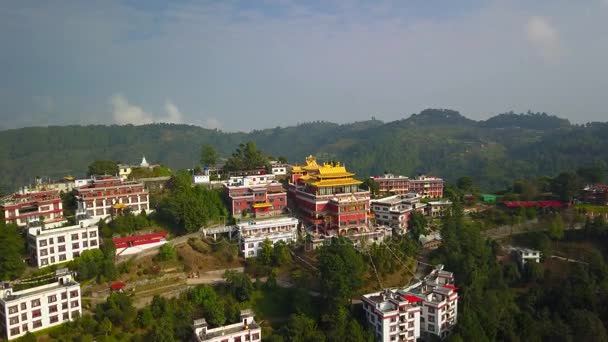 Tibetanske munke nær klosteret, Kathmandu-dalen, Nepal - 17 oktober 2017 – Stock-video