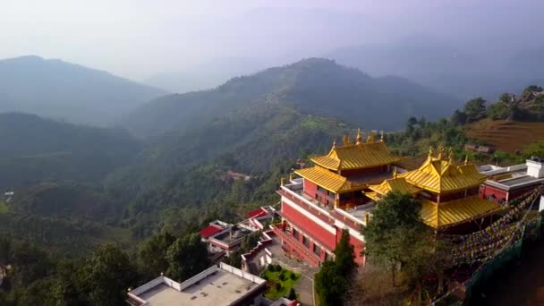 Monges tibetanos perto do Mosteiro, vale de Katmandu, Nepal - 17 de outubro de 2017 — Vídeo de Stock