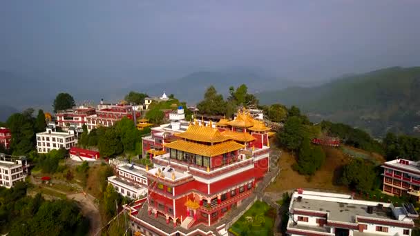 Monaci tibetani vicino Monastero, valle di Kathmandu, Nepal - 17 ottobre 2017 — Video Stock