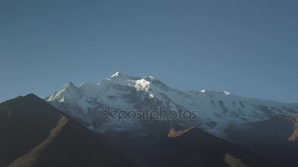 Pôr do sol acima do vale nas montanhas do Himalaia, Nepal Perfil Cinelike — Vídeo de Stock