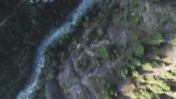 Río en la cordillera del Himalaya Nepal desde Vista aérea desde el dron — Vídeos de Stock