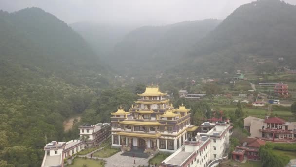 Буддийский монастырь, Непал - 16 октября 2017 года — стоковое видео