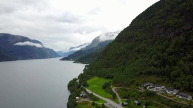 Dron üzerinde air Norveç fiyord ve su görünümü