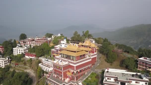 Moines tibétains près du monastère, vallée de Katmandou, Népal - 17 octobre 2017 — Video
