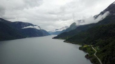 Dron üzerinde air Norveç fiyord ve su görünümü