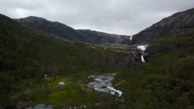 Dron üzerinde air Norveç fiyord ve su görünümü