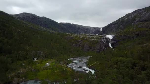 Widok na fiord i wodę z drona na powietrza Norwegia — Wideo stockowe