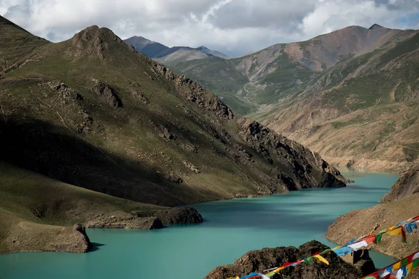 Lungta above Mountain Lake Himalayas Tibet — Stock Photo, Image