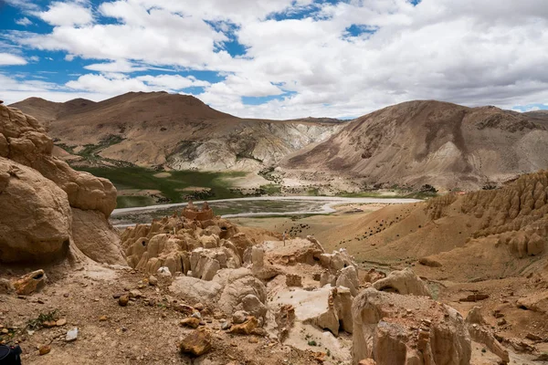 Garuda valle Himalaya montaña Tíbet cielo y nubes — Foto de Stock