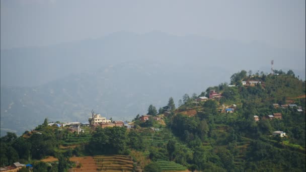 Puesta de sol sobre el valle en las montañas del Himalaya, Nepal — Vídeo de stock