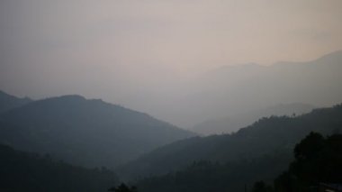 Himalaya Dağları, Nepal vadide yukarıda günbatımı