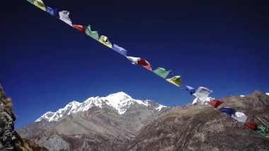 Himalaya dağlarında dua bayrağı, Annapurna bölgesi, Nepal