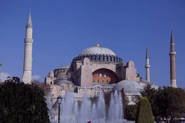 Hagia Sophia näkymä suihkulähteestä — kuvapankkivalokuva