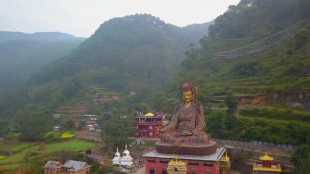ネパールカトマンズ渓谷グル・パドマサンバヴァ像の眺め2017年10月16日 — ストック動画