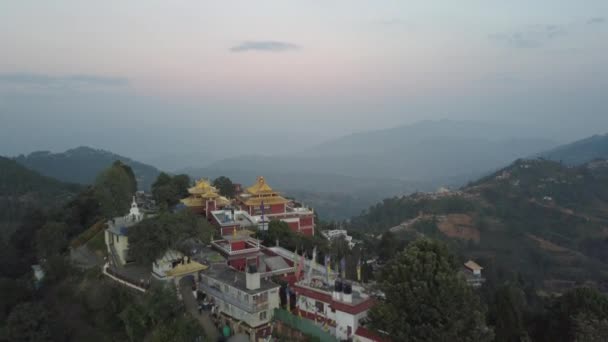 Puesta de sol sobre montaña en valle Himalaya — Vídeo de stock