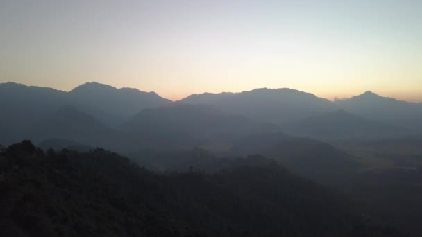 Sunset above mountain in valley Himalayas mountains — Stock Video