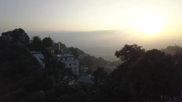 Naplemente, hegyi-völgy-Himalája hegység felett — Stock videók