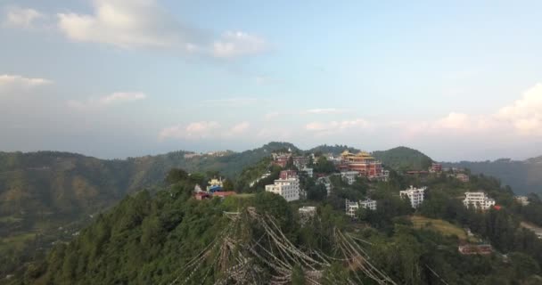 Antiguo monasterio budista en Himalaya Nepal desde el aire — Vídeos de Stock