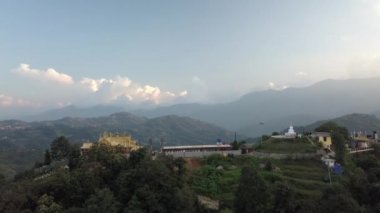 Eski Budist manastır Himalayalar Nepal--dan soluduğumuz hava