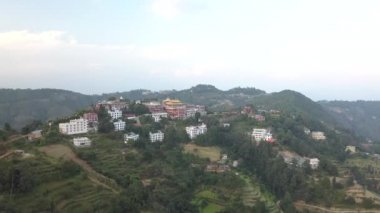 Eski Budist manastır Himalayalar Nepal--dan soluduğumuz hava