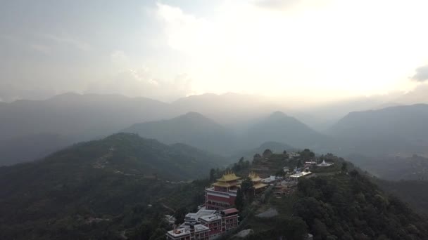 Antiguo monasterio budista en Himalaya Nepal desde el aire — Vídeos de Stock