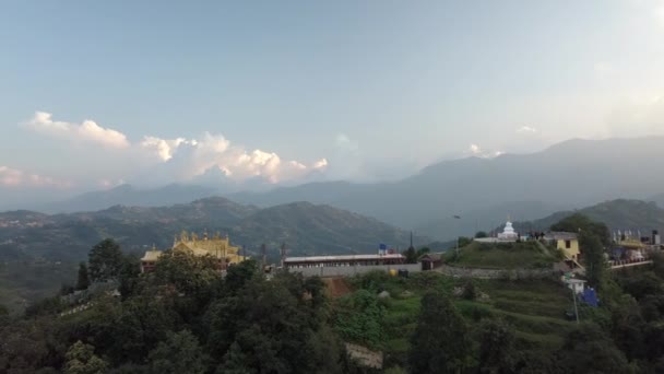 Antiguo monasterio budista en Himalaya Nepal desde el aire — Vídeos de Stock