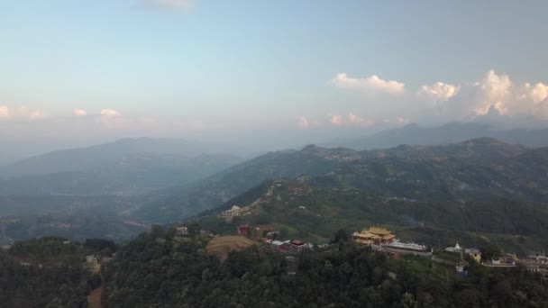 Forntida buddhistiska kloster i Himalaya Nepal från luften — Stockvideo