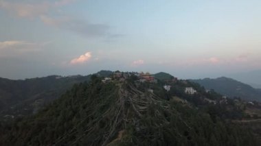Eski Budist manastır Himalayalar Nepal--dan soluduğumuz hava