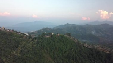 Eski Budist manastır Himalayalar Nepal--dan soluduğumuz hava