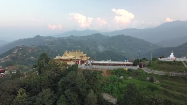 Gamle buddhistiske kloster i Himalaya Nepal fra luften – Stock-video