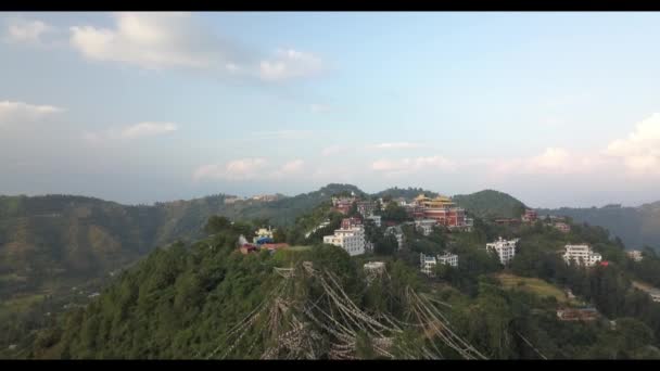 Forntida buddhistiska kloster i Himalaya Nepal från luften — Stockvideo