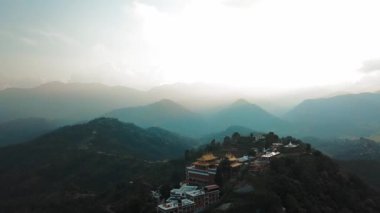 Eski Budist manastır Himalayalar Nepal--dan soluduğumuz hava