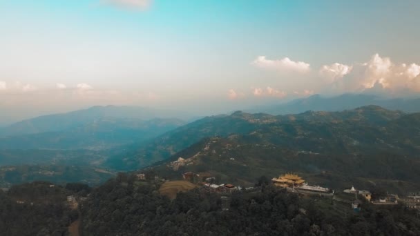 व्हॅली हिमालया पर्वत डोंगराच्या वरील सूर्यास्त — स्टॉक व्हिडिओ