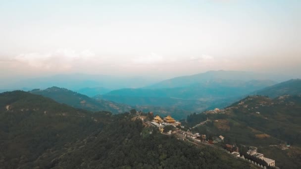 Tramonto sopra la montagna nella valle Montagne dell'Himalaya — Video Stock