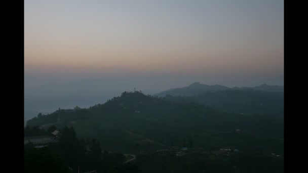 Zachód słońca nad górą w dolinie Himalajów timelapse — Wideo stockowe