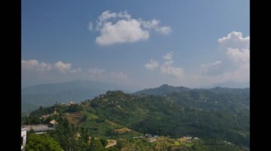 Himalayalar vadisinde gün batımı zamanı