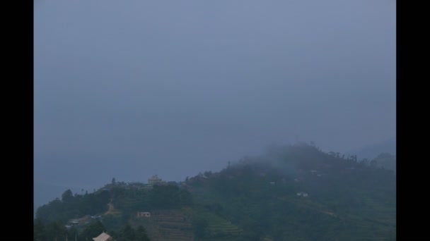 히말라야산맥의 산위로 해 가질 무렵 — 비디오