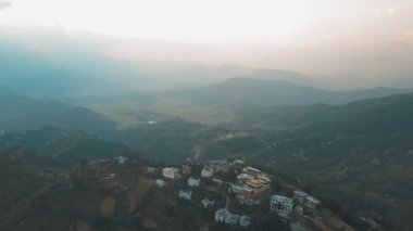 Eski Budist manastır Himalayalar Nepal--dan soluduğumuz hava