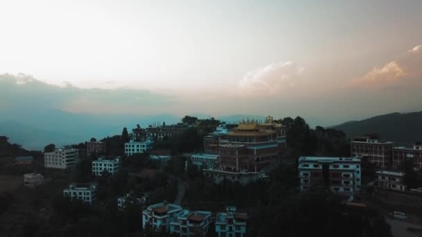 Antiguo monasterio budista en Himalaya Nepal desde el aire — Vídeos de Stock