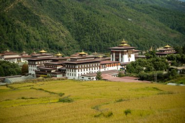 Bhutan Himalayalar 'daki Dzong Manastırı.